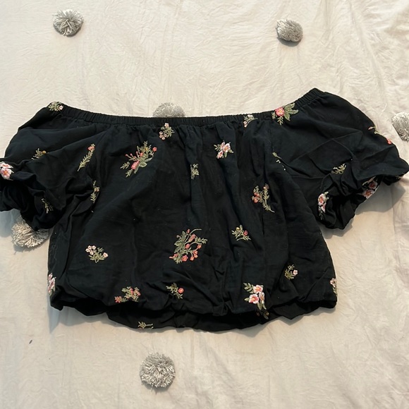 AE off the shoulder crop top